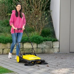 Karcher S 4 Twin Zamiatarka ręczna do kostki, piasku, liści (2400 m²/h, 680 mm, 20 l) OUTLET