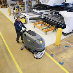 Karcher BD 80/100 W Bp Classic Szorowarka akumulatorowa z trakcją (4000 m²/h, 810 mm) - 1.127-012.0