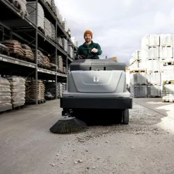 Karcher KM 105/180 R Bp Classic Zamiatarka przemysłowa samojezdna akumulatorowa (6300 m²/h, 1050 mm, 180 l) - 1.186-050.0