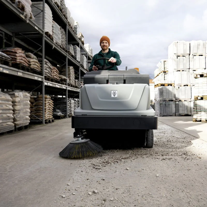 Karcher KM 105/180 R Bp Classic Zamiatarka przemysłowa samojezdna akumulatorowa (6300 m²/h, 1050 mm, 180 l) - 1.186-050.0