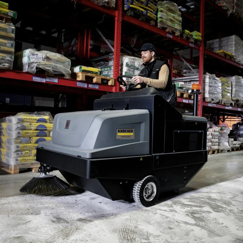 Karcher KM 105/180 R Bp Classic Zamiatarka przemysłowa samojezdna akumulatorowa (6300 m²/h, 1050 mm, 180 l) - 1.186-050.0