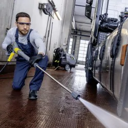 Karcher HDS 13/20-4 S Profesjonalna myjka z podgrzewaniem wody (200 bar, 1300 l/h, 155°C) - 1.071-937.0