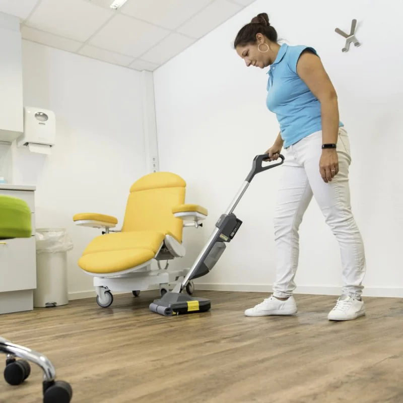 Karcher BR 30/1 C Bp Szorowarka kompaktowa akumulatorowa (200 m²/h, 300 mm) - 1.783-054.0