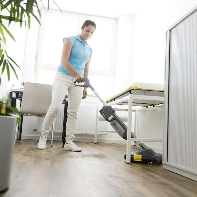 Karcher BR 30/1 C Bp Szorowarka kompaktowa akumulatorowa (200 m²/h, 300 mm) - 1.783-054.0