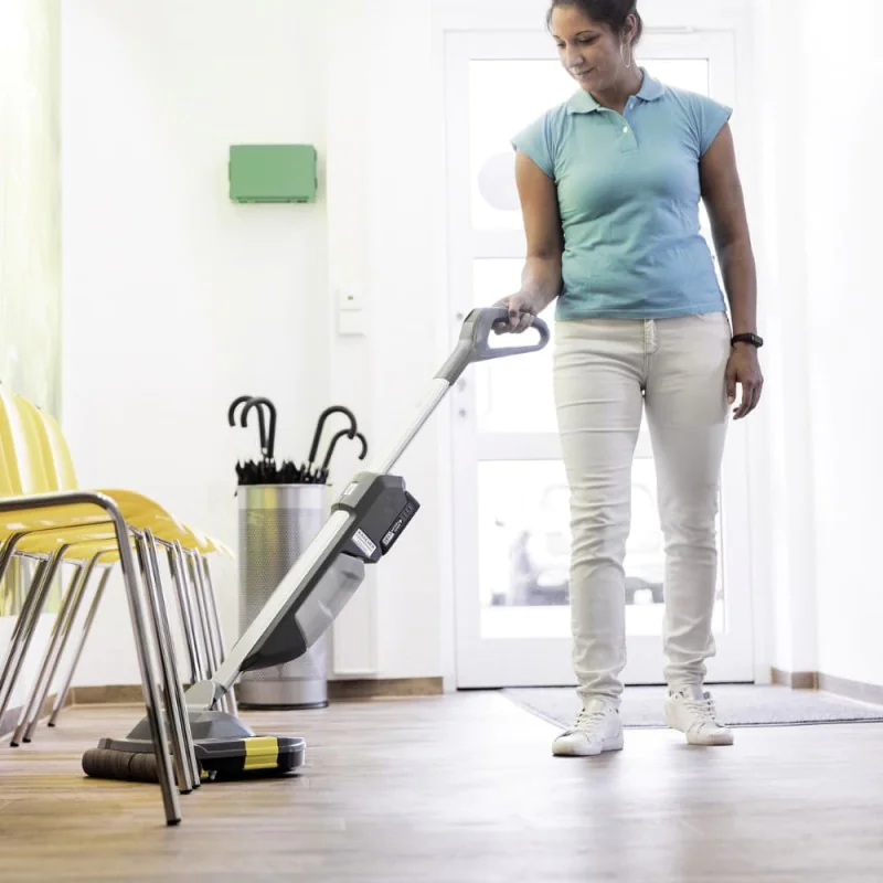 Karcher BR 30/1 C Bp Szorowarka kompaktowa akumulatorowa (200 m²/h, 300 mm) - 1.783-054.0