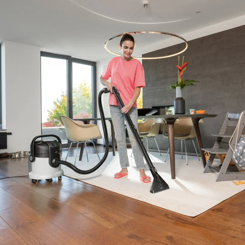 Zestaw Karcher SE 4 + Środek do czyszczenia RM 519 + Dysza do prania tapicerki
