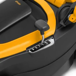 Zestaw Stiga Collector 136e + Rękawice + Skrobak do czyszczenia kosiarki