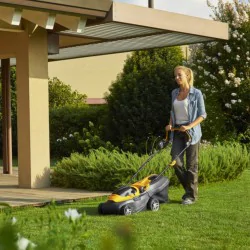 Zestaw Stiga Collector 136e + Rękawice + Skrobak do czyszczenia kosiarki