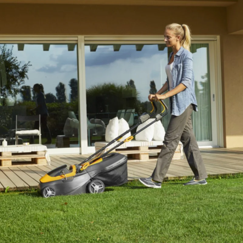 Zestaw Stiga Collector 136e + Rękawice + Skrobak do czyszczenia kosiarki