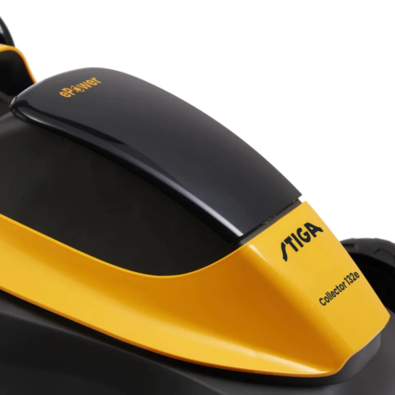 Zestaw Stiga Collector 132e + Rękawice + Skrobak do czyszczenia kosiarki