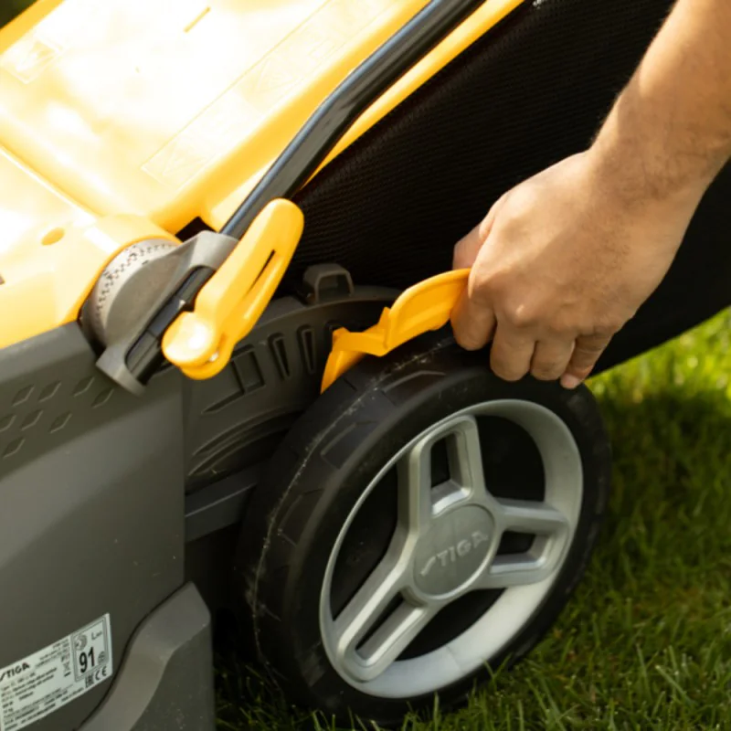 Stiga Combi 340e Kosiarka akumulatorowa w zestawie z akumulatorem i ładowarką (0.86 kW, 38 cm, 40 l) - 294386068/ST2