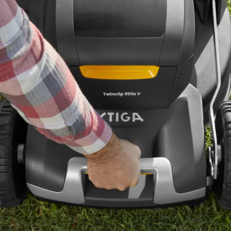 Stiga Twinclip 950e V Kosiarka akumulatorowa w zestawie z 2 akumulatorami i ładowarką (2.20 kW, 48 cm, 70 l) - 294513998/ST1