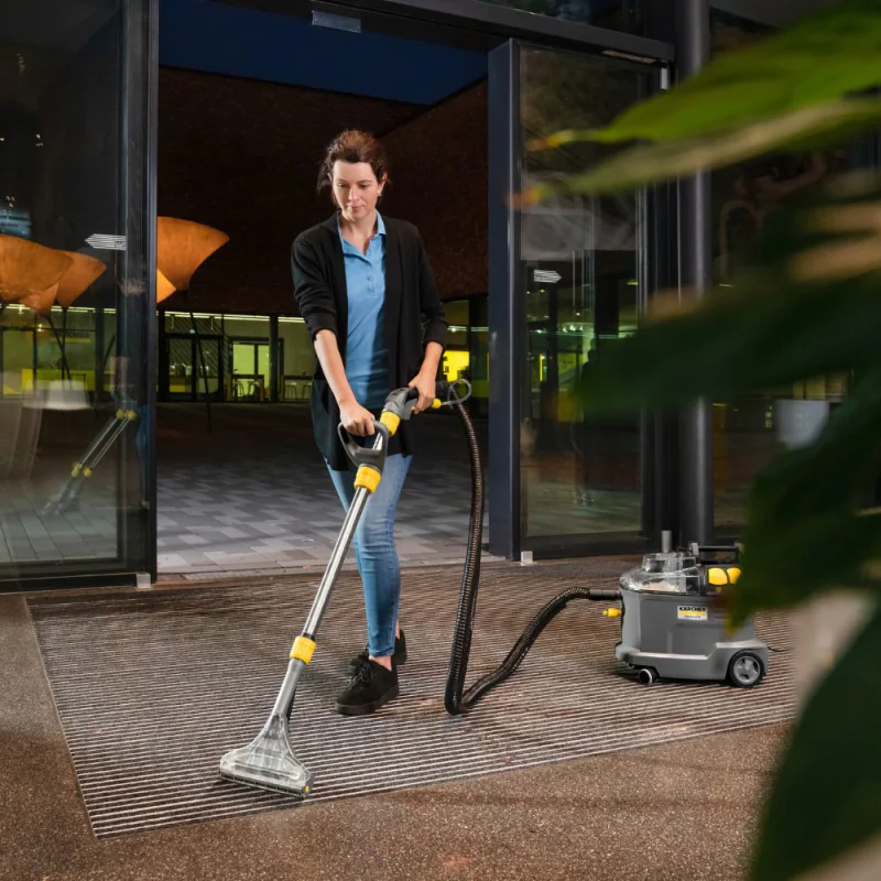 Karcher Puzzi 8/1 Adv Odkurzacz piorący (1200 W, 18 m²/h, 270 mbar, 8 l) - 1.100-241.0