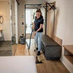 Karcher T 15/1 Profesjonalny odkurzacz hotelowy do pracy na sucho (585 W, 15 l) - 1.355-300.0 Karcher T 15/1 Profesjonalny odkurzacz hotelowy do pracy na sucho (585 W, 15 l) - 1.355-300.0