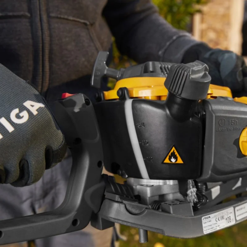 Zestaw Sekator Spalinowy Stiga HT 525 + Rękawice robocze + Olej 2T Synthetic - 0,1 litra