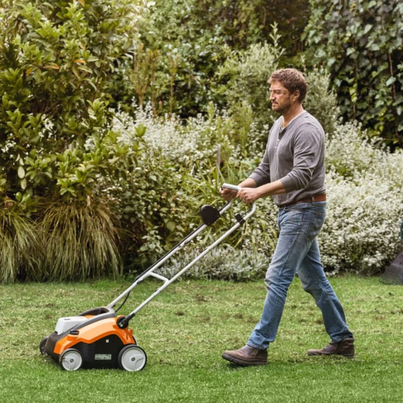 Stihl RLA 240 Wertykulator i aerator akumulatorowy z akumulatorem AK 30 S i ładowarką AL 101 (0.9 kW, 34 cm) - 62912000012