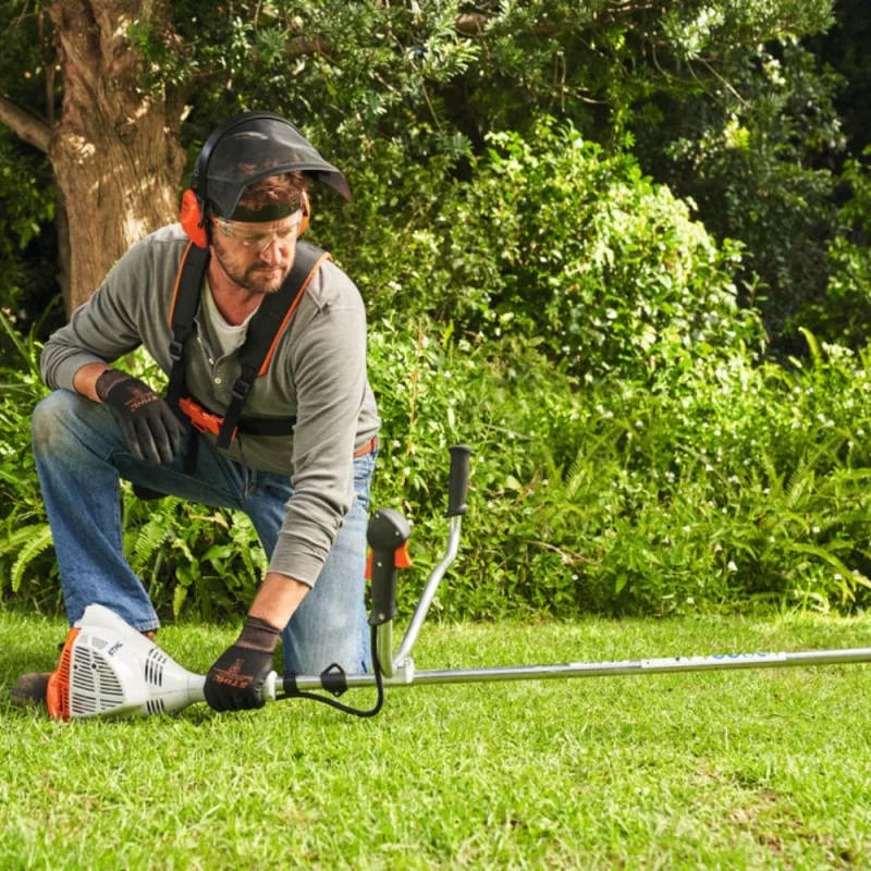 Zestaw Stihl FS 55 + Kanister na benzynę + Olej do mieszanki + Tarcza tnąca + Żyłka tnąca