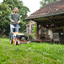 Zestaw Kosiarka Spalinowa Stihl RM 650 VE + 2x Olej silnikowy + Czapka Stihl + Nauszniki