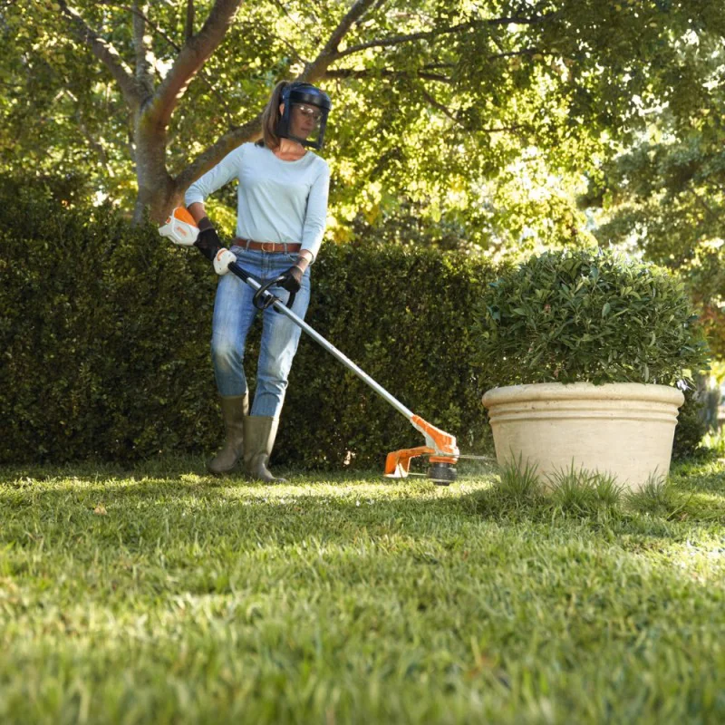 Stihl FSA 60 R Kosa akumulatorowa w zestawie z akumulatorem i ładowarką (0.50 kW, 35 cm) - FA040115748 Stihl FSA 60 R Kosa akumulatorowa w zestawie z akumulatorem i ładowarką (0.50 kW, 35 cm) - FA040115748
