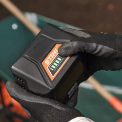 Stihl HSA 50 Akumulatorowe nożyce do żywopłotu w zestawie z akumulatorem i ładowarką - 45210113578