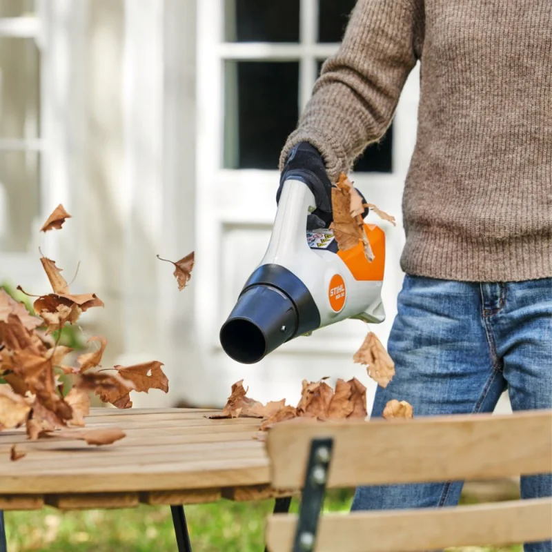 Stihl BGA 30 Dmuchawa do liści w zestawie z akumulatorami i ładowarką (430 m³/h, 10.8 V) - BA080115911 Stihl BGA 30 Dmuchawa do liści w zestawie z akumulatorami i ładowarką (430 m³/h, 10.8 V) - BA080115911