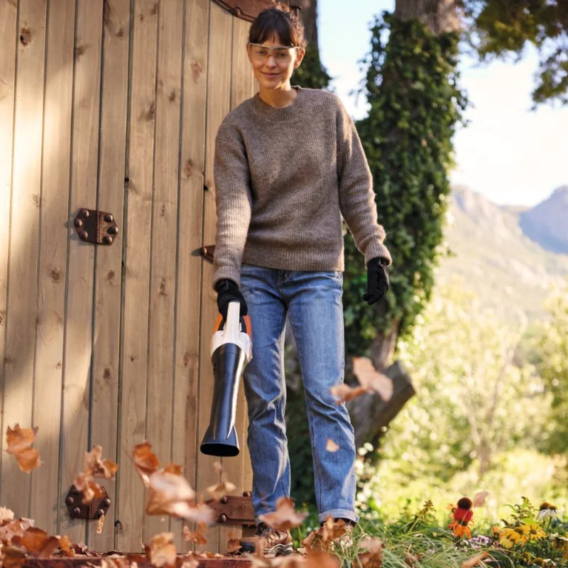 Stihl BGA 30 Dmuchawa do liści w zestawie z akumulatorami i ładowarką (430 m³/h, 10.8 V) - BA080115911 Stihl BGA 30 Dmuchawa do liści w zestawie z akumulatorami i ładowarką (430 m³/h, 10.8 V) - BA080115911