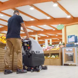 Lavor Free Evo 50BT Li Szorowarka akumulatorowa z trakcją w zestawie z prostownikiem (2000 m²/h, 500 mm) - 37031-00141