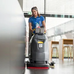 Zestaw Karcher BD 50/50 C Classic Bp Pack 80Ah Li+FC + Miękka szczotka tarczowa + Płyn do posadzek