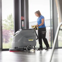 Zestaw Karcher BD 50/50 C Classic Bp Pack 80Ah Li+FC + Miękka szczotka tarczowa + Płyn do posadzek