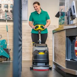 Zestaw Karcher BD 35/15 C Classic Bp Pack + Płyn do posadzek, 1l