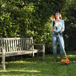 Zestaw Dmuchawa Stihl FSA 70 R + Żyłka tnąca 2,0 mm + Czapka Stihl Zestaw Dmuchawa Stihl FSA 70 R + Żyłka tnąca 2,0 mm + Czapka Stihl