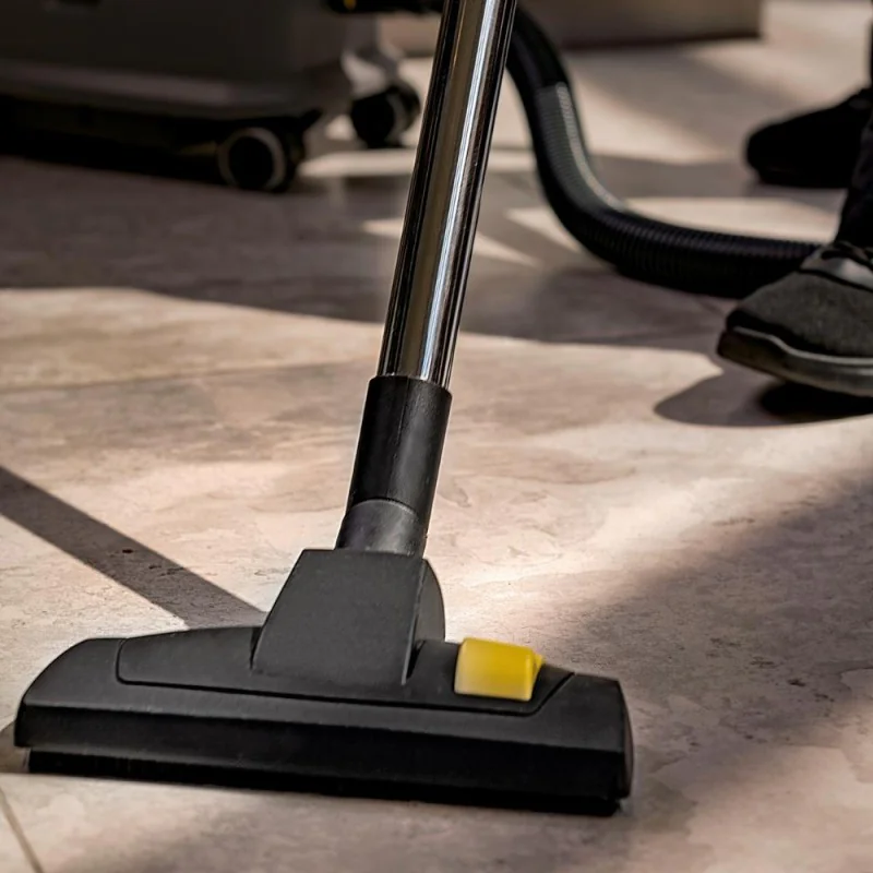 Karcher T 10/1 Profesjonalny odkurzacz do pracy na sucho (585 W, 10 l) - 1.527-300.0