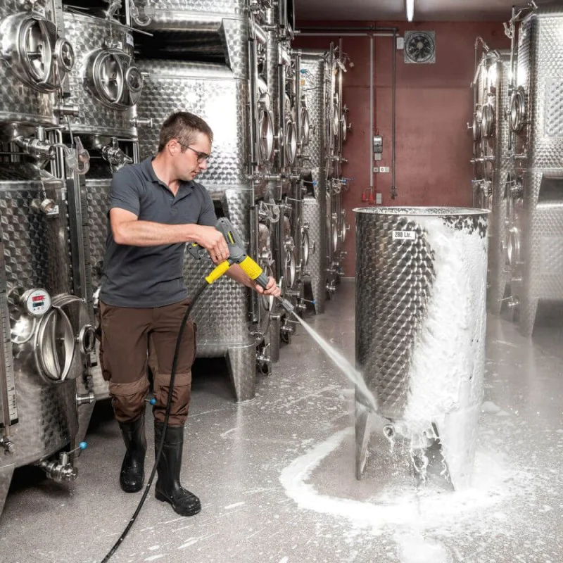Karcher HDS 8/18-4 ST Profesjonalna stacjonarna myjka z podgrzewaniem wody (215 bar, 800 l/h) - 1.699-930.0