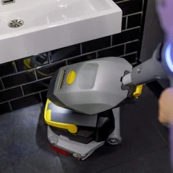 Karcher K-Mop 46 Bp Pack 36/75 Szorowarka w zestawie z akumulatorem Li-Ion i prostownikiem (1840 m²/h, 460 mm) - 1.783-480.0