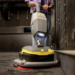 Karcher K-Mop 46 Bp Pack 36/75 Szorowarka w zestawie z akumulatorem Li-Ion i prostownikiem (1840 m²/h, 460 mm) - 1.783-480.0