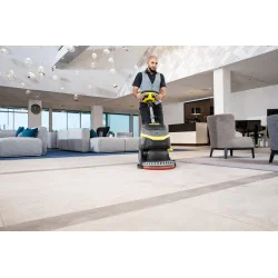 Karcher BD 38/12 C Bp Pack Facelift Szorowarka w zestawie z akumulatorem Li-Ion i prostownikiem - 1.783-473.0