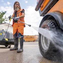Karcher HDS 8/18-4 C Profesjonalna myjka z podgrzewaniem wody (180 bar, 800 l/h, 155°C) - 1.174-918.0