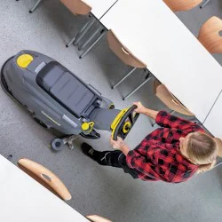 Karcher BD 43/25 C Classic Bp Pack 80Ah Li Szorowarka w zestawie z akumulatorem Li-Ion i prostownikiem - 1.515-408.0
