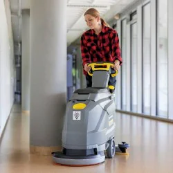 Karcher BD 43/25 C Classic Bp Pack 80Ah Li Szorowarka w zestawie z akumulatorem Li-Ion i prostownikiem - 1.515-408.0