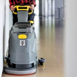 Karcher BD 43/25 C Classic Bp Pack 80Ah Li Szorowarka w zestawie z akumulatorem Li-Ion i prostownikiem - 1.515-408.0