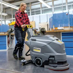 Karcher BD 43/25 C Classic Bp Pack 80Ah Li Szorowarka w zestawie z akumulatorem Li-Ion i prostownikiem - 1.515-408.0