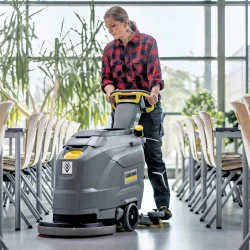 Karcher BD 43/25 C Classic Bp Pack 80Ah Li Szorowarka w zestawie z akumulatorem Li-Ion i prostownikiem - 1.515-408.0