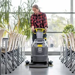 Karcher BD 43/25 C Classic Bp Pack 80Ah Li Szorowarka w zestawie z akumulatorem Li-Ion i prostownikiem - 1.515-408.0