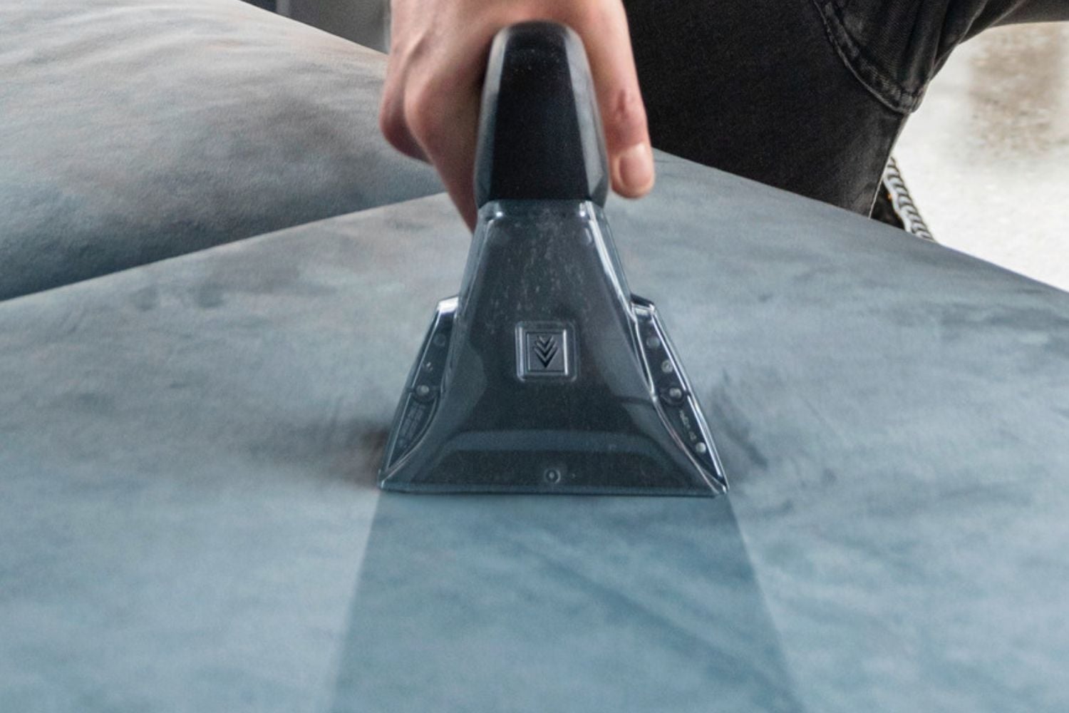 Bardzo krótka dysza do tapicerki w odkurzaczu piorącym Karcher Puzzi 8/1 Go!Further 1.100-249.0 - praca na siedzisku