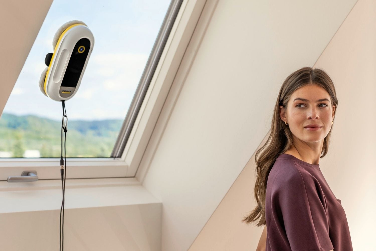 Przykład użycia autonomicznego robota do mycia okien Kärcher RCW 2 1.269-210.0 na dużej szybie.