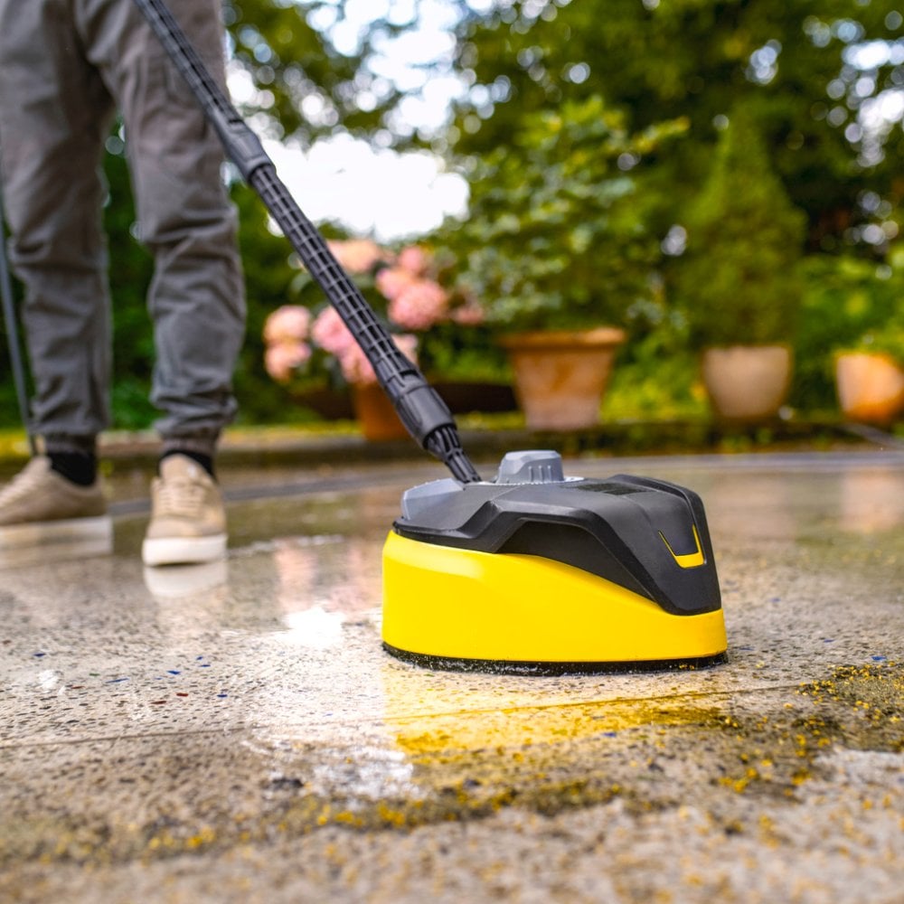 Bezrozpryskowe mycie tarasu drewnianego przystawką T-Racer T 7 Plus