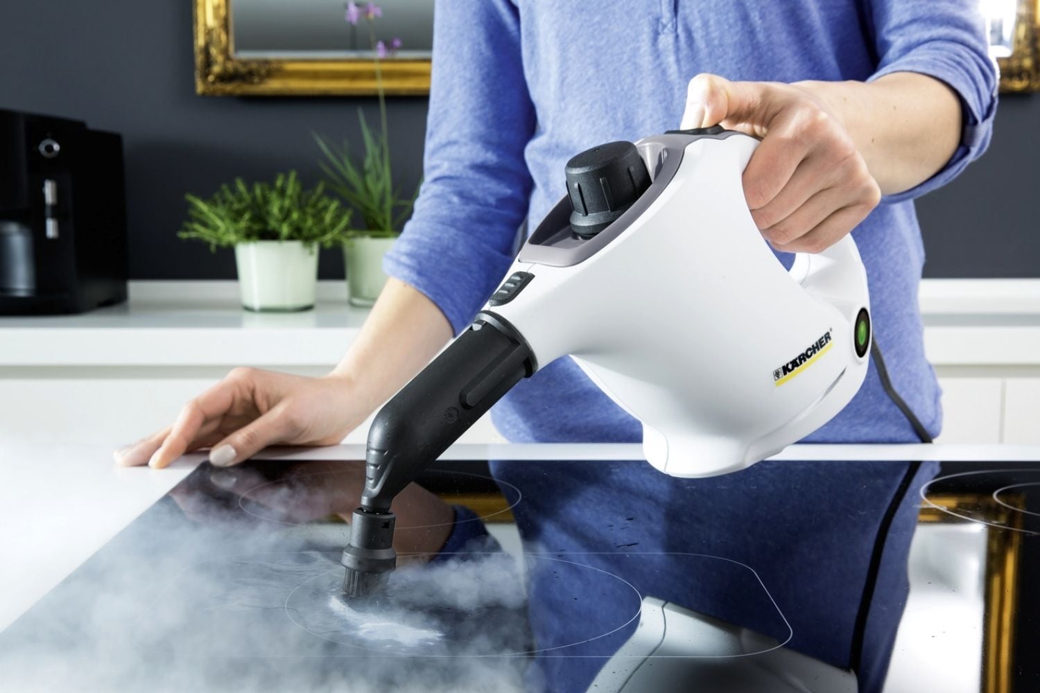 Kompaktowa parownica ręczna w dłoni