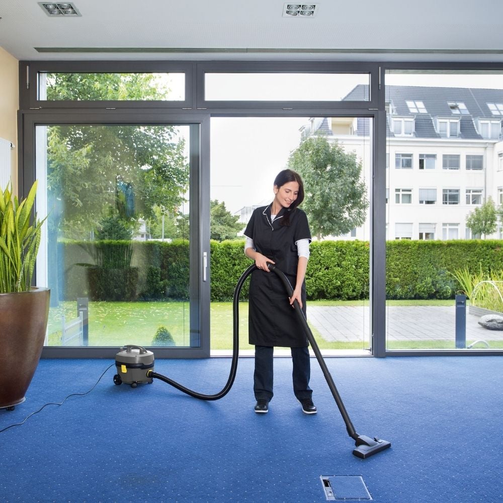 Wąż ssący 2 metry w profesjonalnym odkurzaczu Karcher T 7/1