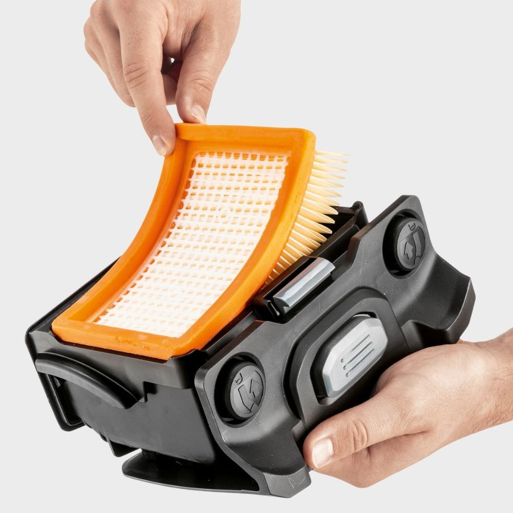 Przykład odkurzania z przełączaną ssawką w odkurzaczu uniwersalnym Kärcher WD 5 V-25/5/22 1.628-300.0.