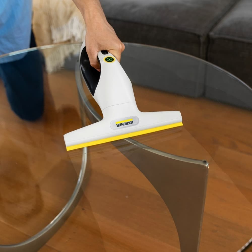 Elektryczna ściągaczka do wody przeznaczona do czyszczenia luster, płytek i szklanych kabin prysznicowych.